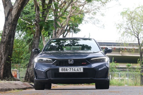 Danh gia Honda Civic e:HEV RS - sedan hybrid gia 999 trieu dong hinh anh